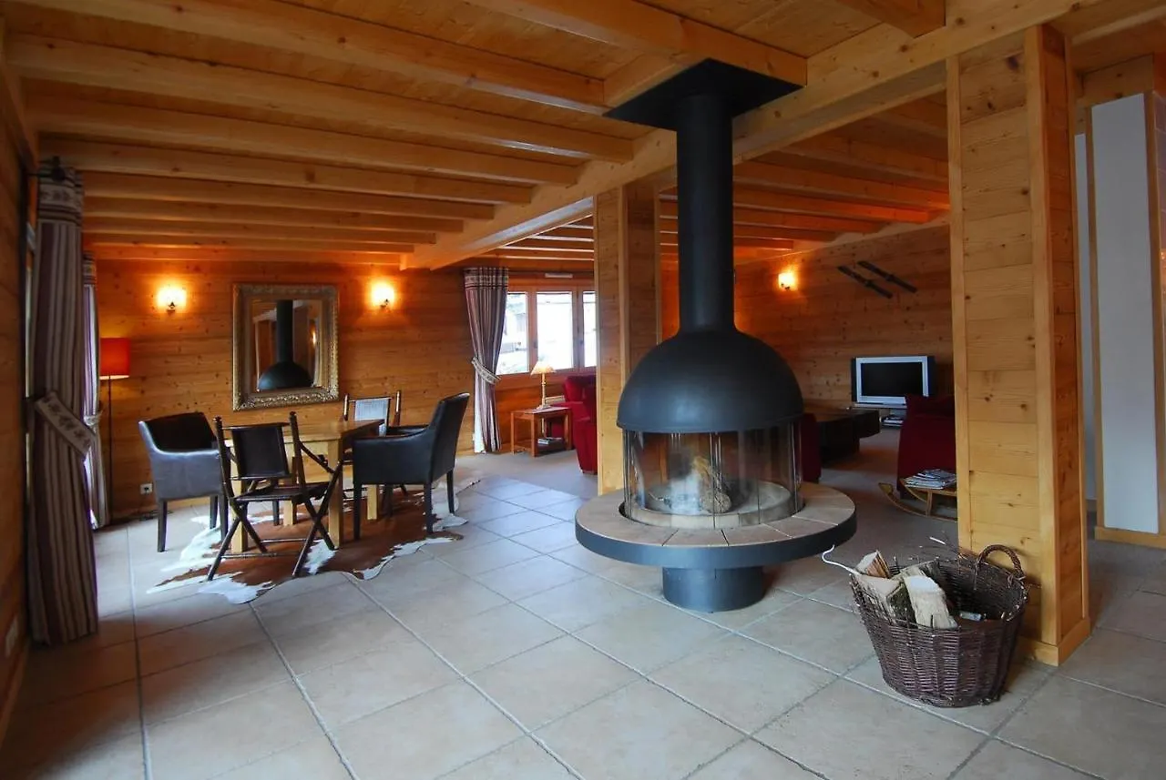 Chalet Montbeliarde Chalet: Mountain Retreat with Summer Multipass Option Chatel